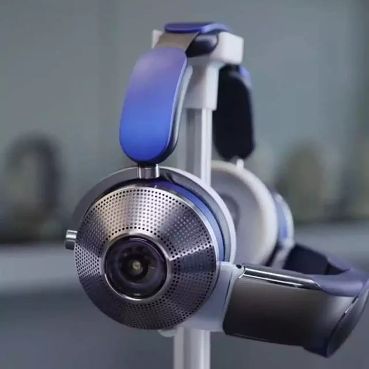 Производитель пылесосов и фенов Dyson представил наушники с защитой от шума и пыли
