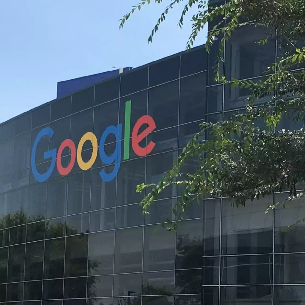 «Яндекс» и Mail.ru теперь маркируют ресурсы Google, как нарушающие законодательство РФ
