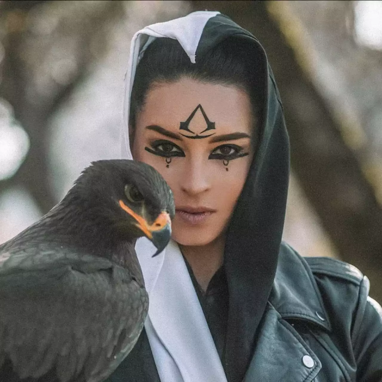 Девушка из России сделала косплей современной ассасинки из Assassin's Creed — с Яблоком Эдема и винтовкой Девушка из России сделала косплей современной ассасинки из Assassin's Creed — с Яблоком Эдема и винтовкой