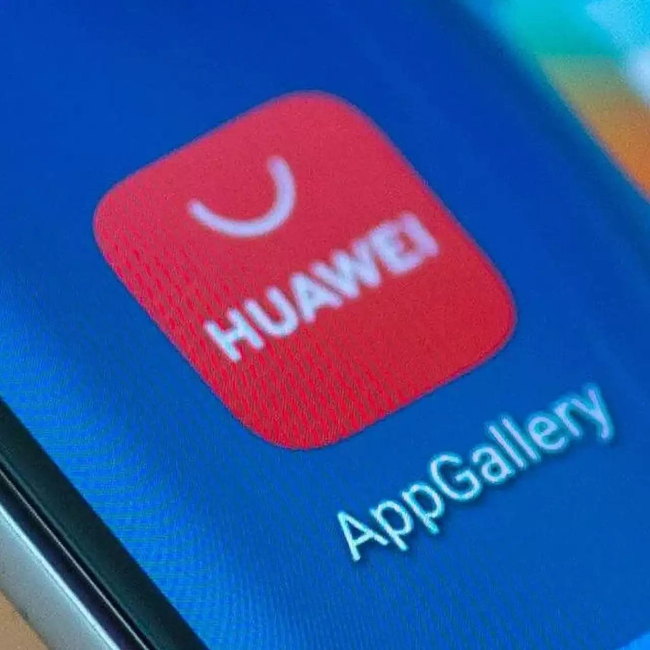Из магазина AppGallery компании Huawei убрали мобильные приложения российских банков, которые попали под санкции
