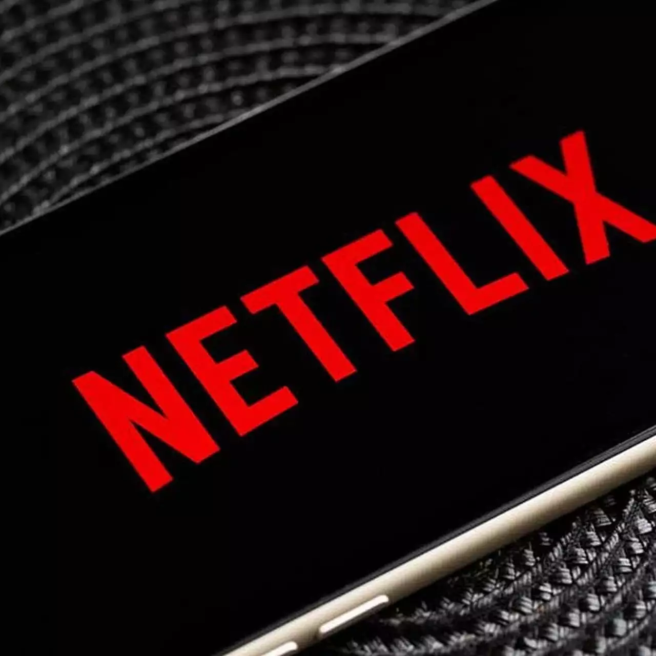 В Netflix выпустили новые серии популярного сериала — без русского перевода и даже без субтитров В Netflix выпустили новые серии популярного сериала — без русского перевода и даже без субтитров