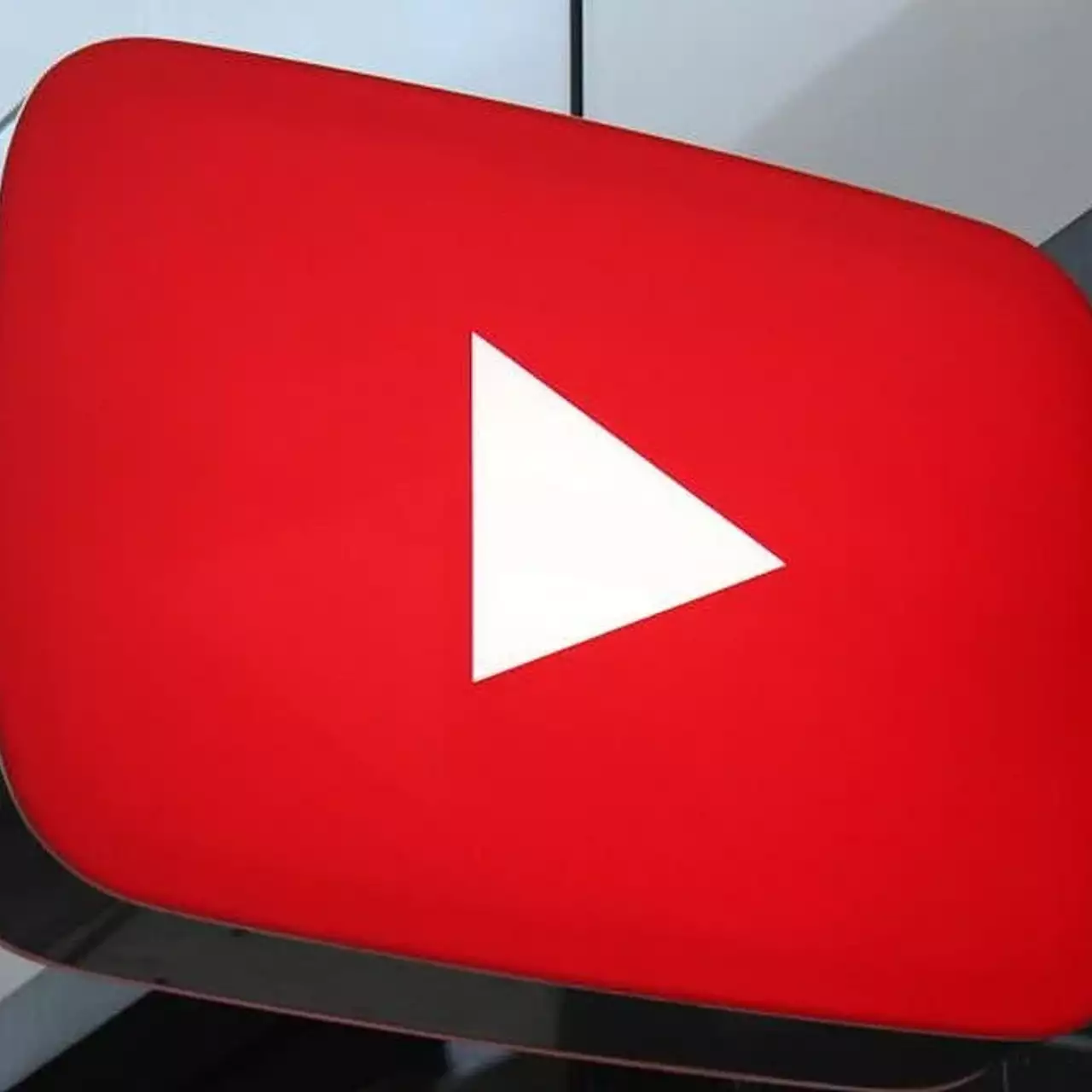 В Минцифры обещают не блокировать YouTube в России В Минцифры обещают не блокировать YouTube в России