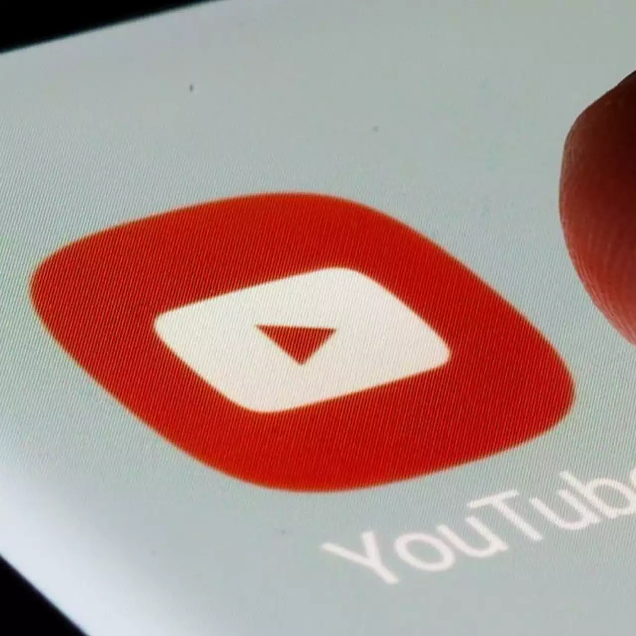 Гендиректор YouTube обещает, что сервис не уйдет из России Гендиректор YouTube обещает, что сервис не уйдет из России