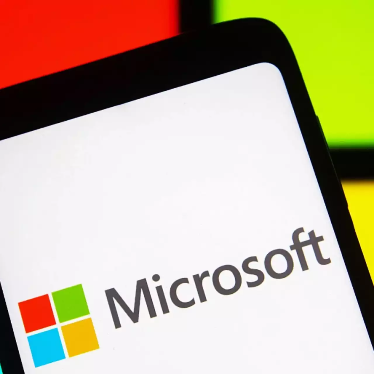 Microsoft сократит бизнес в России, но не уйдёт полностью Microsoft сократит бизнес в России, но не уйдёт полностью