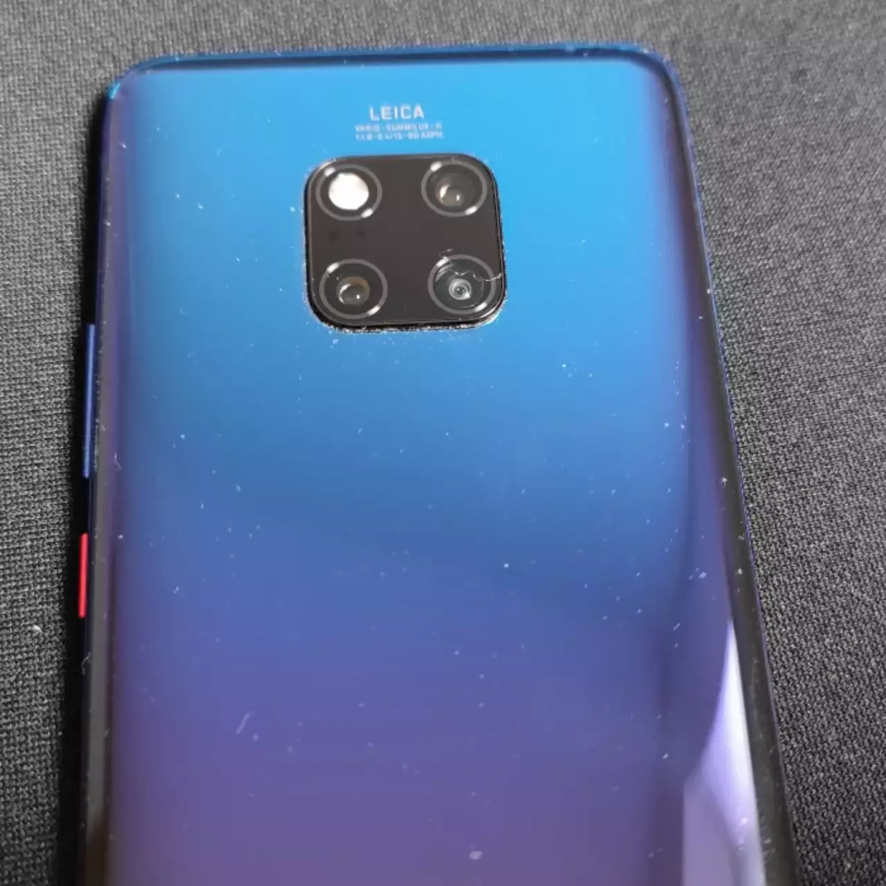 Huawei начала закрывать свои фирменные магазины в России из-за нехватки продукции Huawei начала закрывать свои фирменные магазины в России из-за нехватки продукции