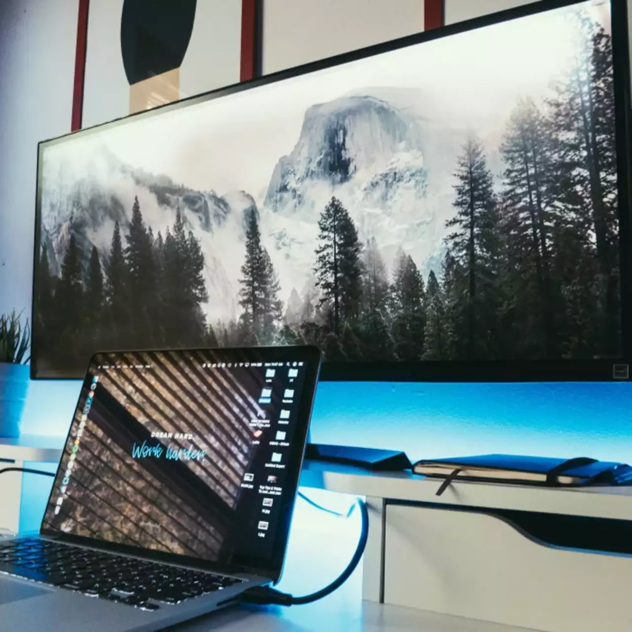 Как подключить монитор к ноутбуку через HDMI, VGA, DVI, Display Port и Wi-Fi адаптер Как подключить монитор к ноутбуку через HDMI, VGA, DVI, Display Port и Wi-Fi адаптер