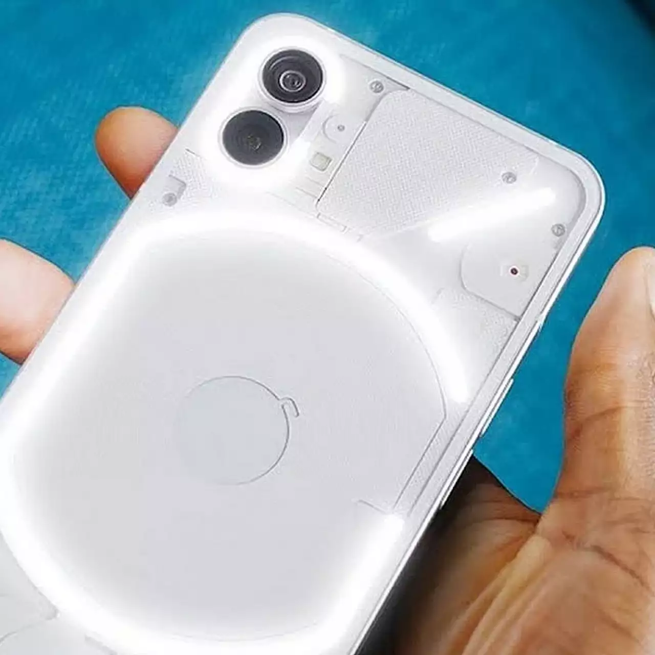 Необычный смартфон Nothing Phone (1) показали со всех сторон. У него есть 900 светодиодов Необычный смартфон Nothing Phone (1) показали со всех сторон. У него есть 900 светодиодов
