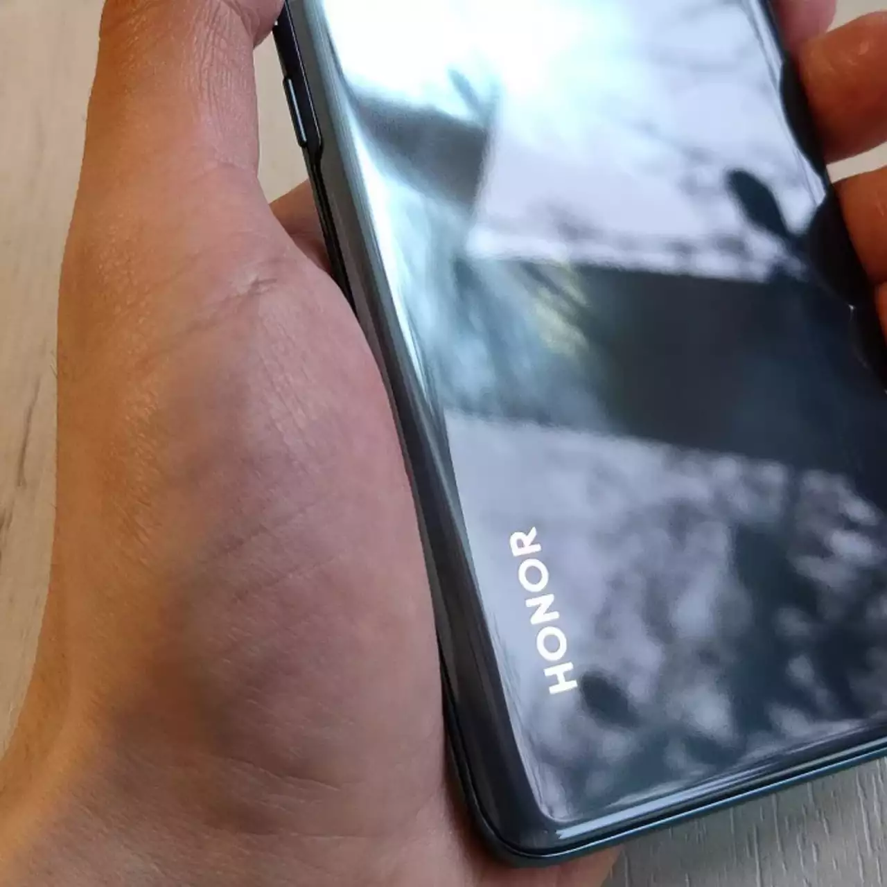 Honor приостановила официальные поставки устройств в Россию, но официально ничего не заявляла Honor приостановила официальные поставки устройств в Россию, но официально ничего не заявляла
