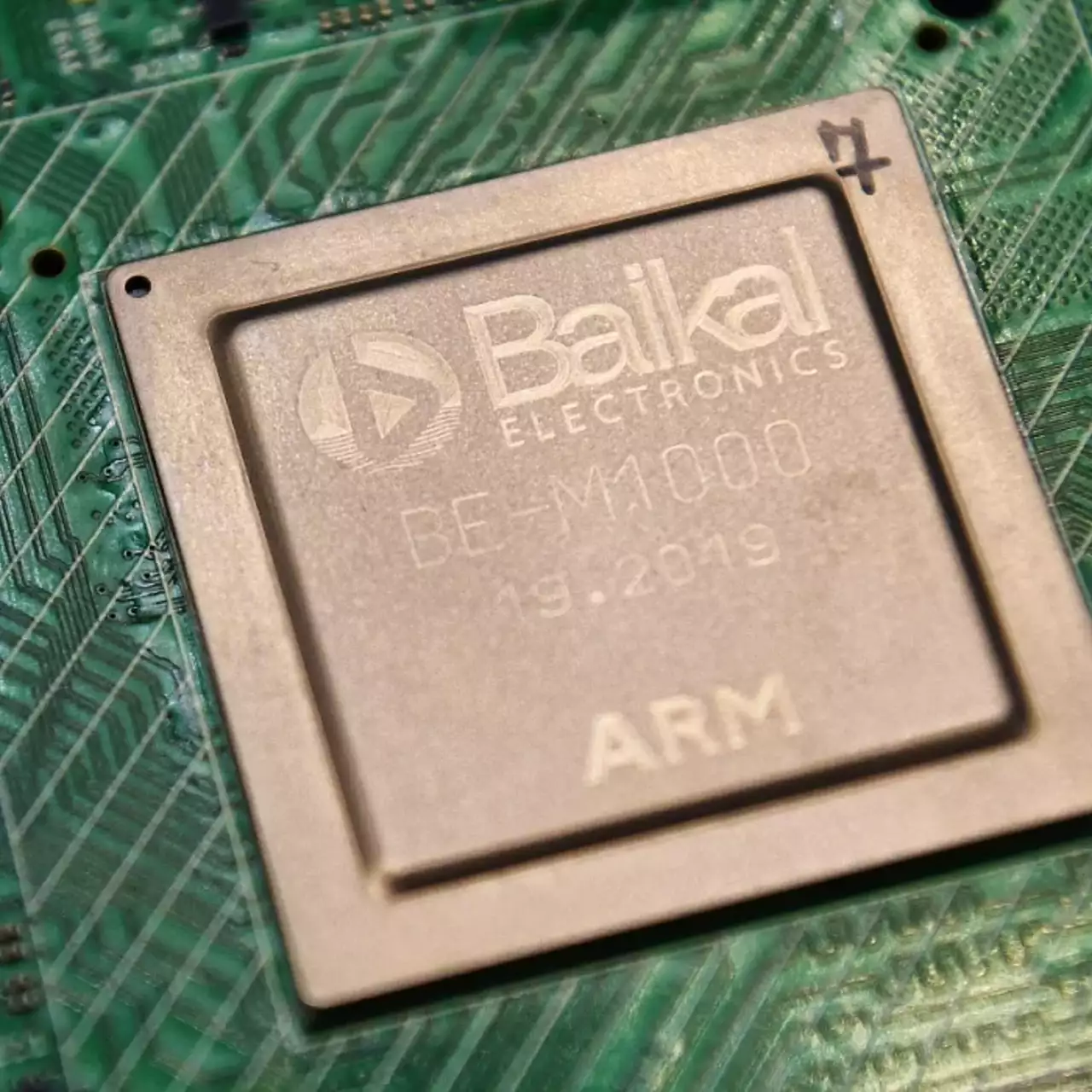 Процессор «Байкал» сравнили с Intel Core i5-10210U — найдена задача, где российский чип быстрее
