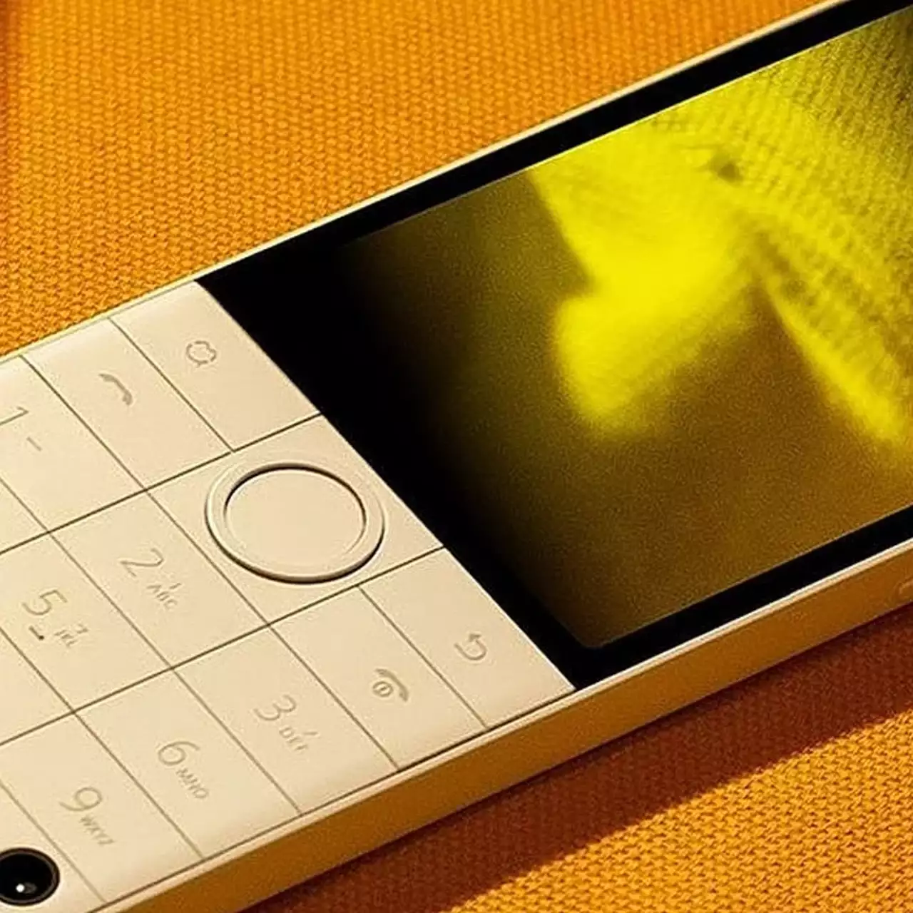 Xiaomi готовит «короля кнопочных телефонов» с Android Xiaomi готовит «короля кнопочных телефонов» с Android