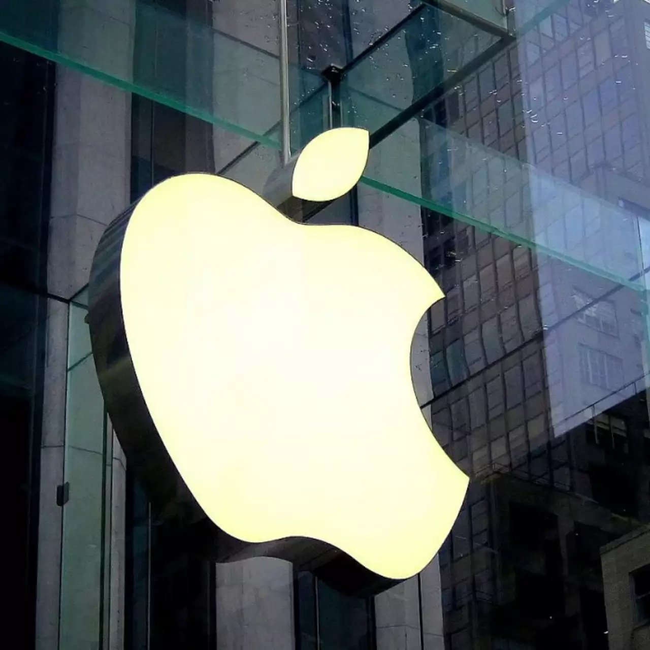 Apple может получить оборотный штраф в России. Сумма его пока не определена Apple может получить оборотный штраф в России. Сумма его пока не определена