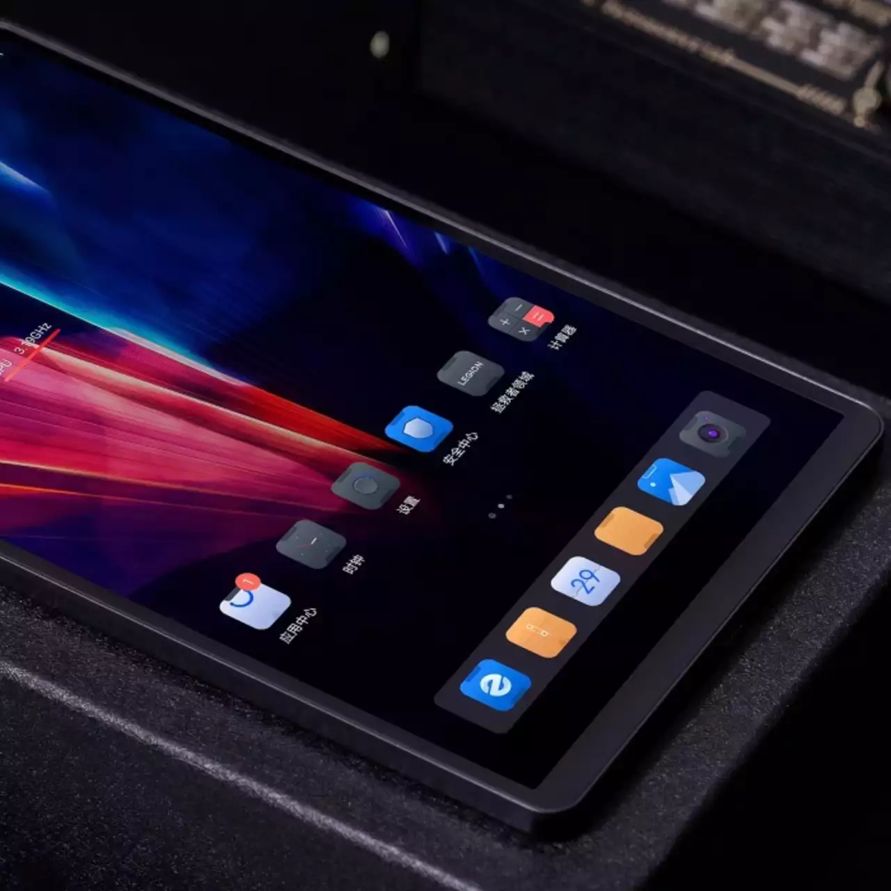 Lenovo представила игровой планшет, который меняет цвет Lenovo представила игровой планшет, который меняет цвет
