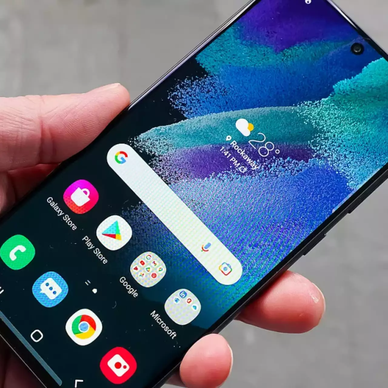 Как очистить память на телефонах Android и iOS