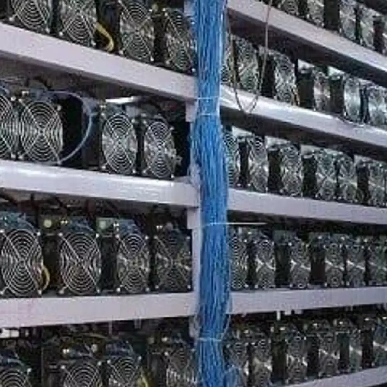 Неизвестный майнер из Вьетнама моет видеокарты под струёй воды перед их продажей на вторичном рынке (видео) Неизвестный майнер из Вьетнама моет видеокарты под струёй воды перед их продажей на вторичном рынке (видео)