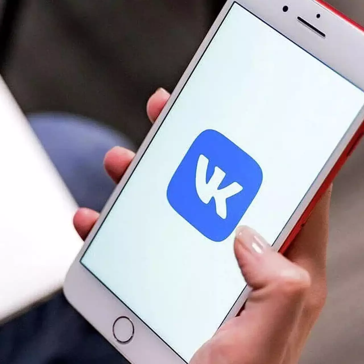 В магазин App Store вернулись приложения VK и VK Play. Санкции закончились?