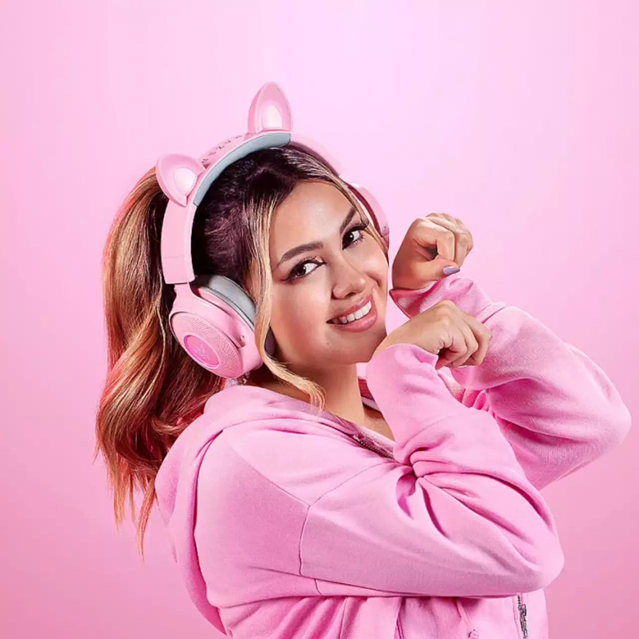 Razer представила гарнитуру Kraken Kitty v2 Pro со сменными ушками и подсветкой