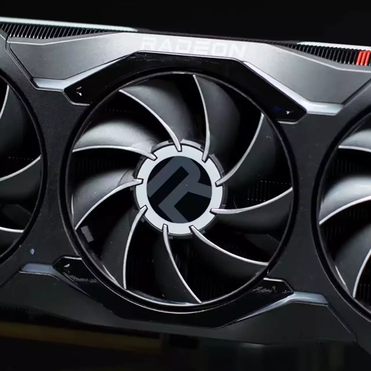 AMD против NVIDIA — новинку RX 7900 XTX уже сравнили с топовой RTX 4090 в играх и показали, где больше FPS