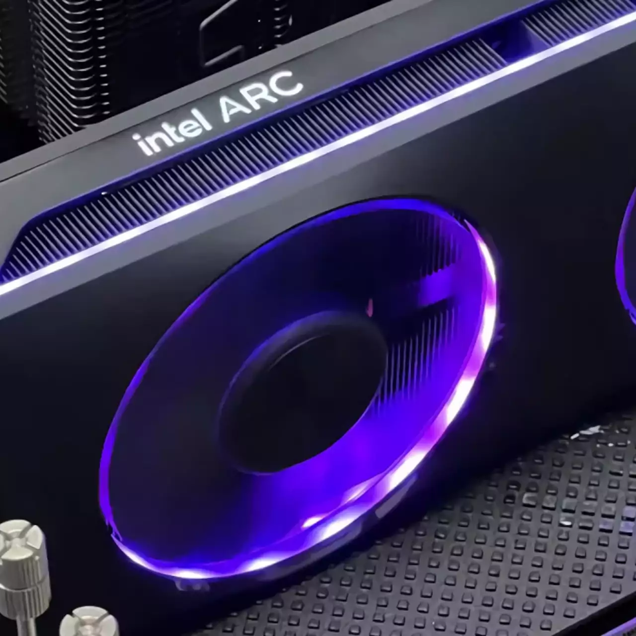 В DNS появилась в продаже видеокарта Intel Arc A380