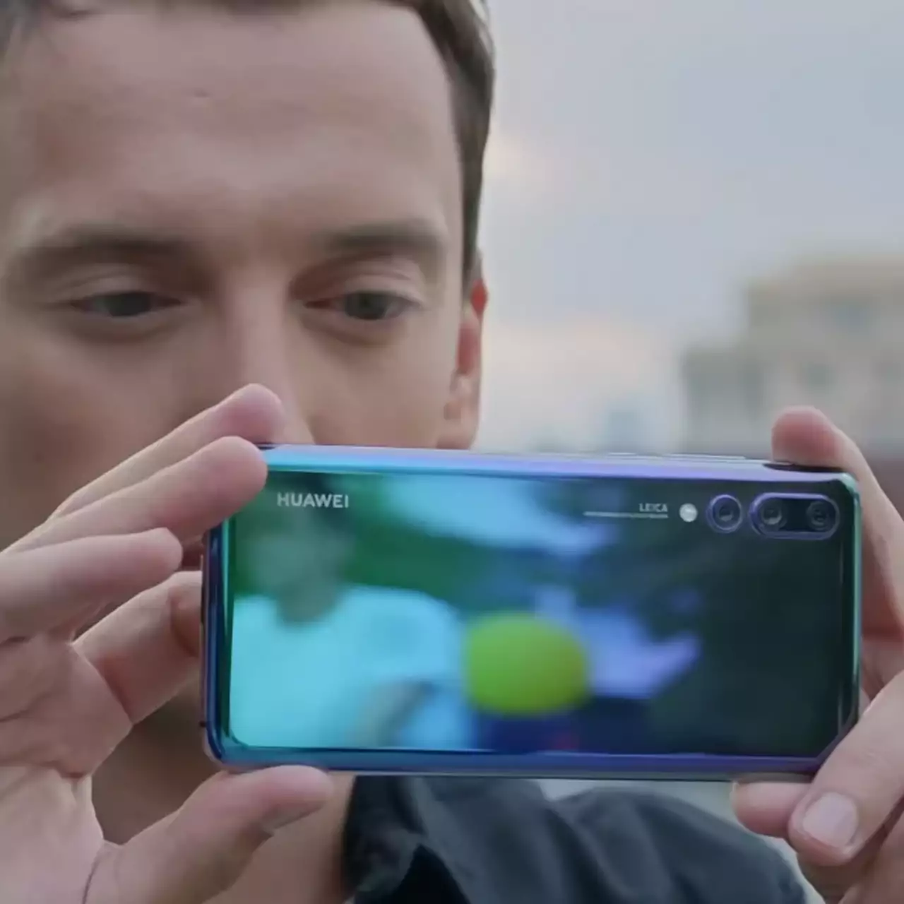 Huawei нарастила поставки смартфонов в Россию Huawei нарастила поставки смартфонов в Россию