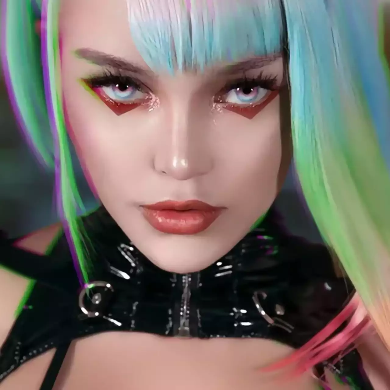 Косплеерша раздела Люси из Cyberpunk: Edgerunner Косплеерша раздела Люси из Cyberpunk: Edgerunner