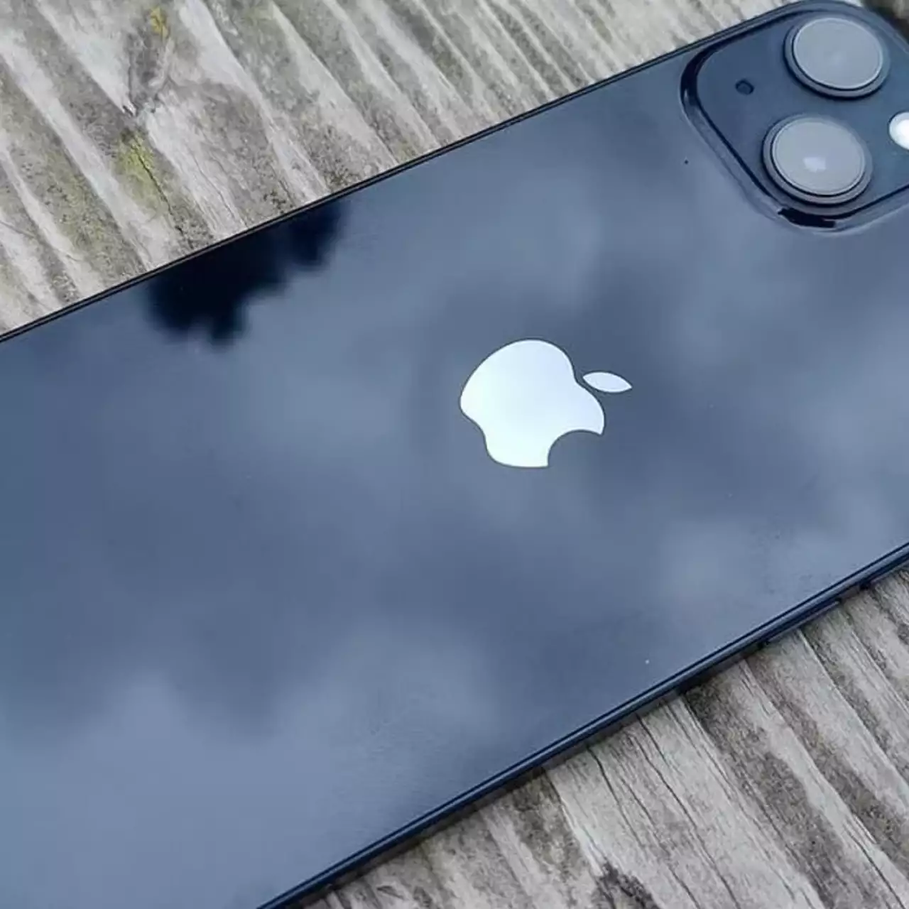 В России в 2,5 раза упал спрос на iPhone 14 — для этого есть несколько причин В России в 2,5 раза упал спрос на iPhone 14 — для этого есть несколько причин
