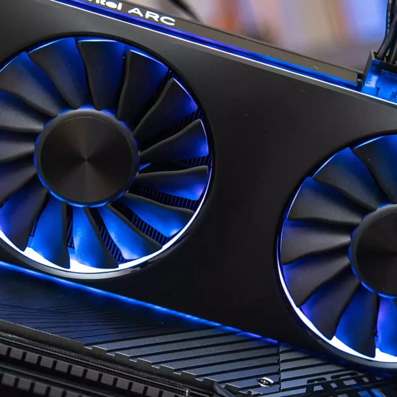 По слухам, новые видеокарты Intel выйдут в 2023 году и будут на уровне с RTX 4070 По слухам, новые видеокарты Intel выйдут в 2023 году и будут на уровне с RTX 4070