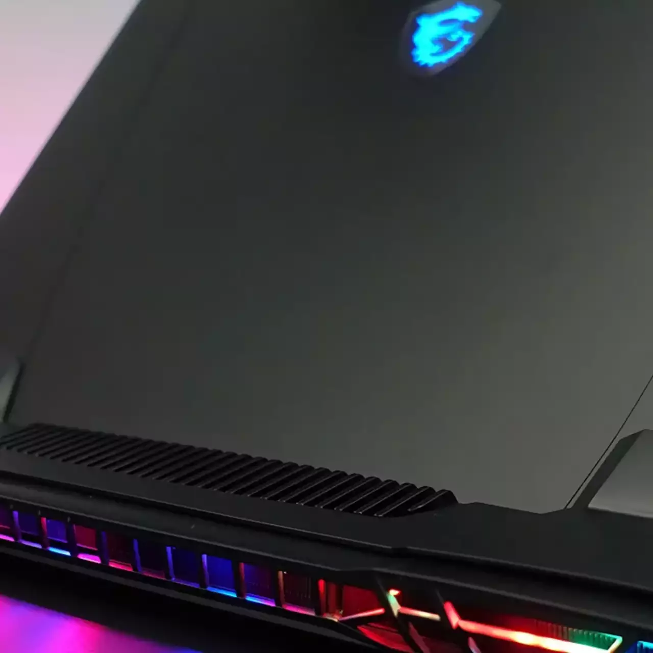 MSI представила ноутбук с невероятным экраном и видеокартой RTX 40 MSI представила ноутбук с невероятным экраном и видеокартой RTX 40