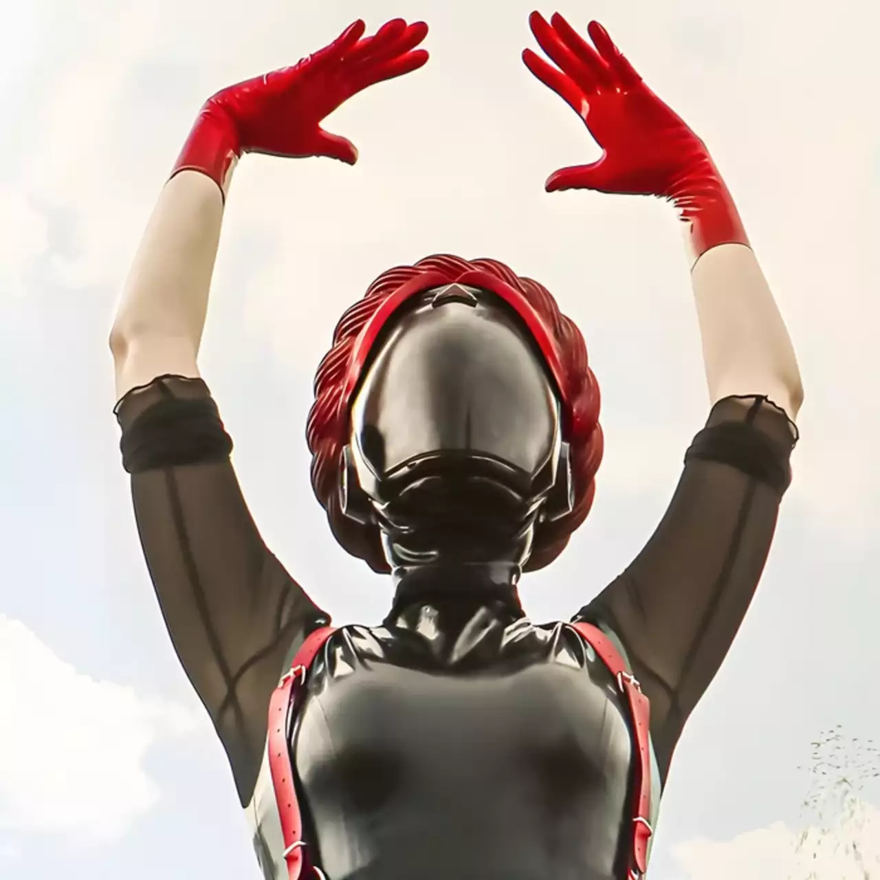 Девушка показала необычный косплей близняшки из Atomic Heart в латексе. Фото выглядит как будто это арт Девушка показала необычный косплей близняшки из Atomic Heart в латексе. Фото выглядит как будто это арт