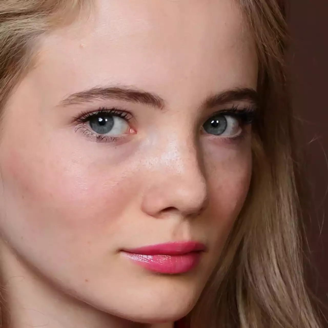 Актриса, играющая Цири в «Ведьмаке», показала картину с голыми телами. Мнения подписчиков разделились Актриса, играющая Цири в «Ведьмаке», показала картину с голыми телами. Мнения подписчиков разделились