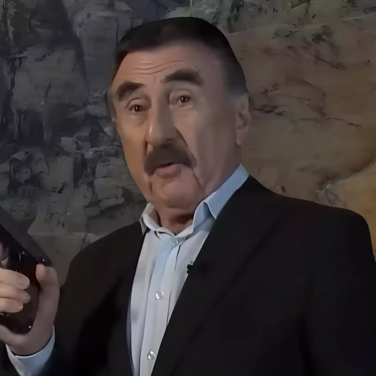 Россиянин добавил Леонида Каневского в мир Resident Evil 4 и показал, как насколько смешнее стала игра — видео