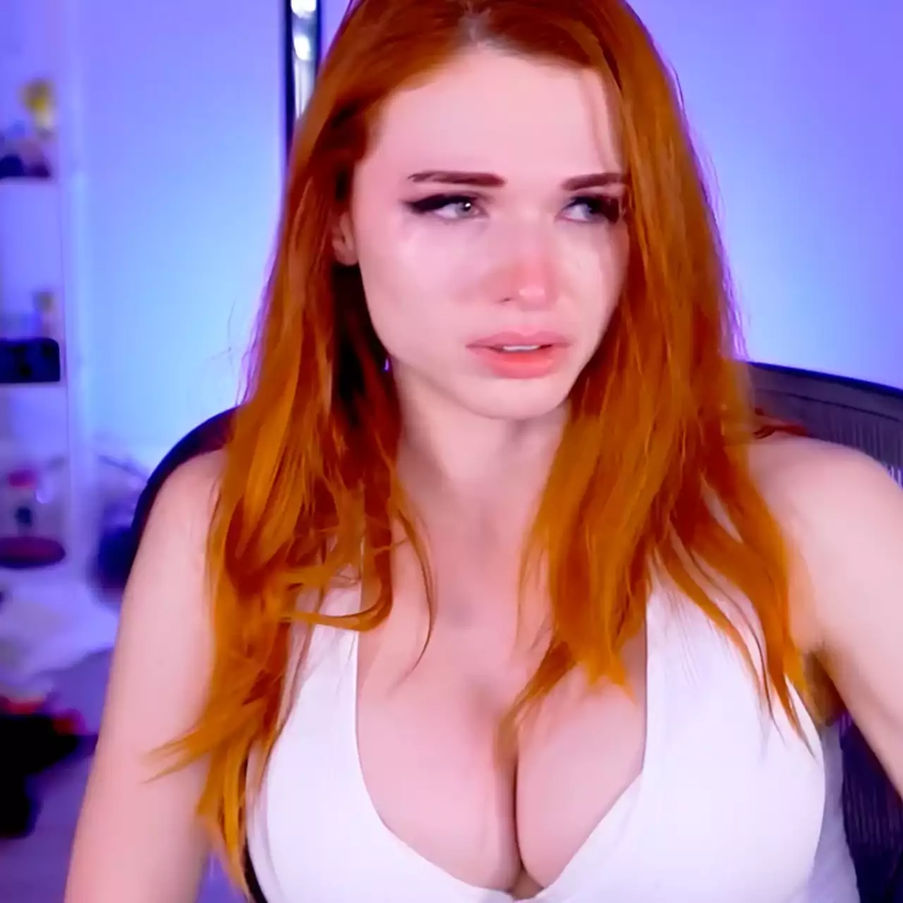 Сосание и лизание микрофона признали сексуальным контентом для взрослых на Twitch