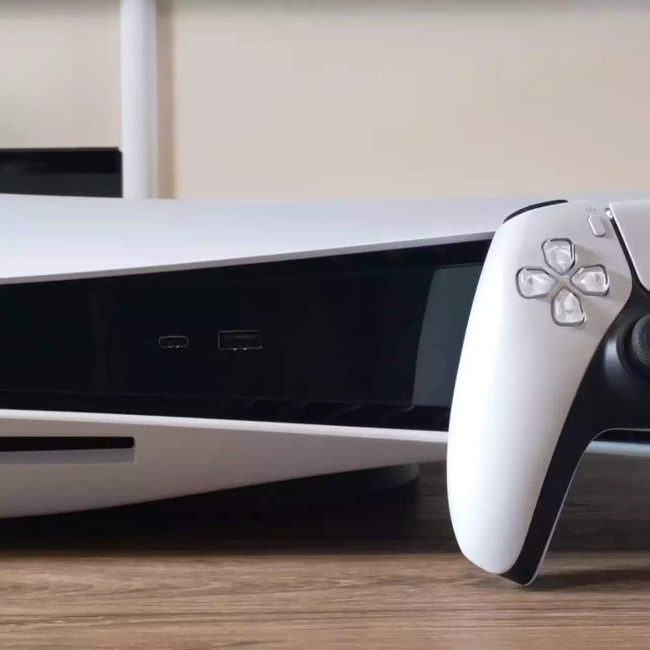 В сеть утекло возможное изображение PlayStation 5 Slim. Новый дизайн уже успели раскритиковать В сеть утекло возможное изображение PlayStation 5 Slim. Новый дизайн уже успели раскритиковать